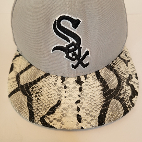 Chicago White Sox Hat Cap Size 7 1/4 Gray Black Fitted New Era 59fifty MLB - Picture 3 of 6